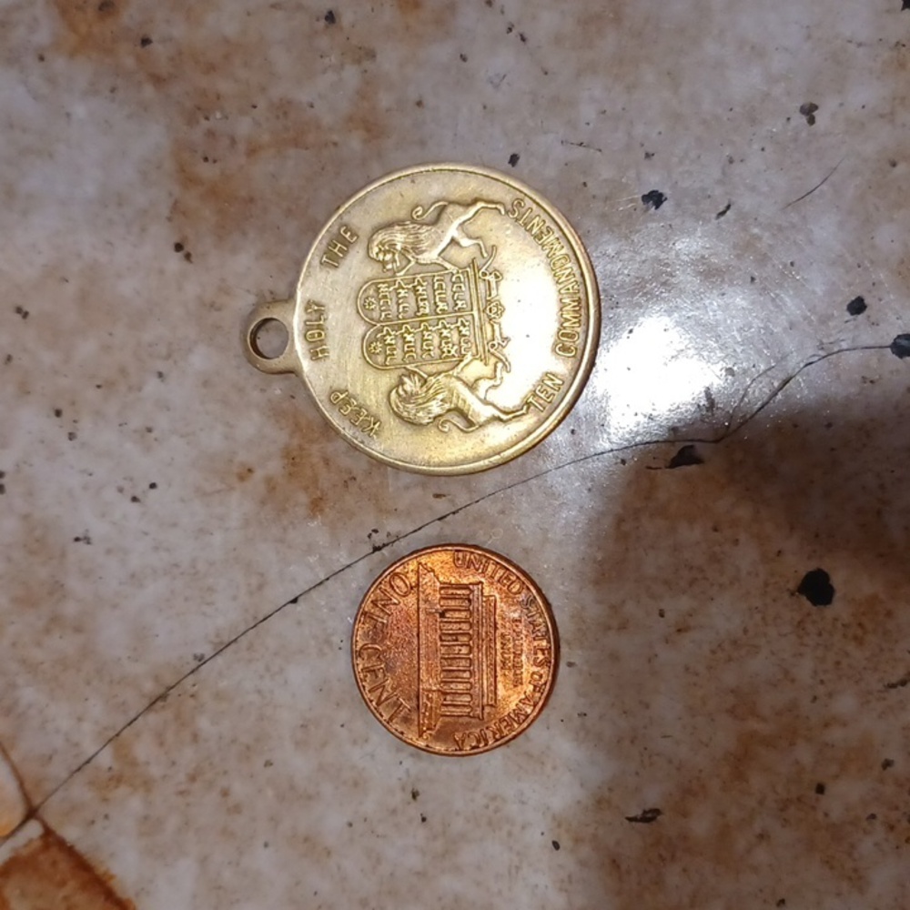 Source Unknown Gold Ten Commandments Pendant - image 3